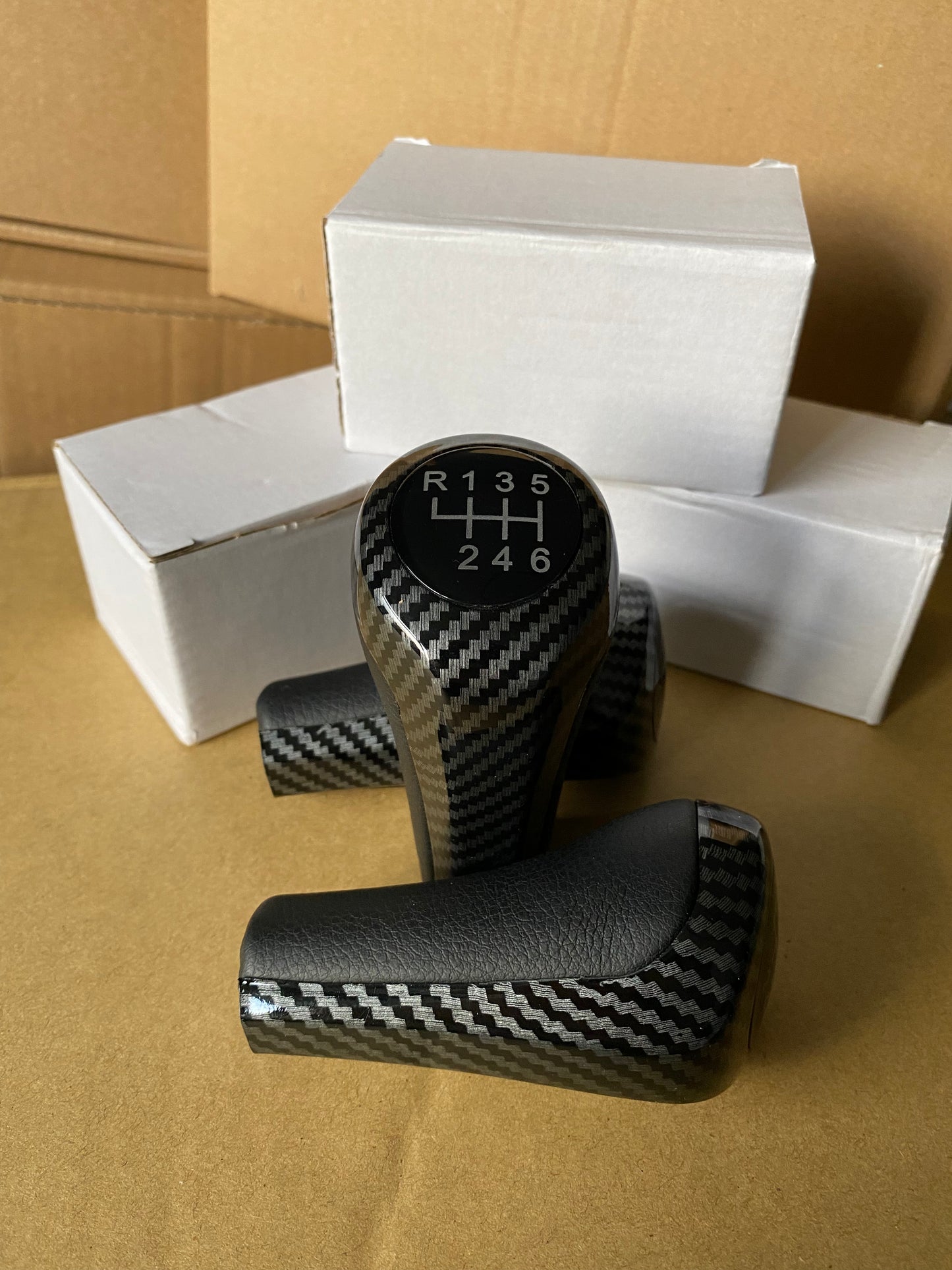 Manual carbon fibre effect 6 speed gear knob